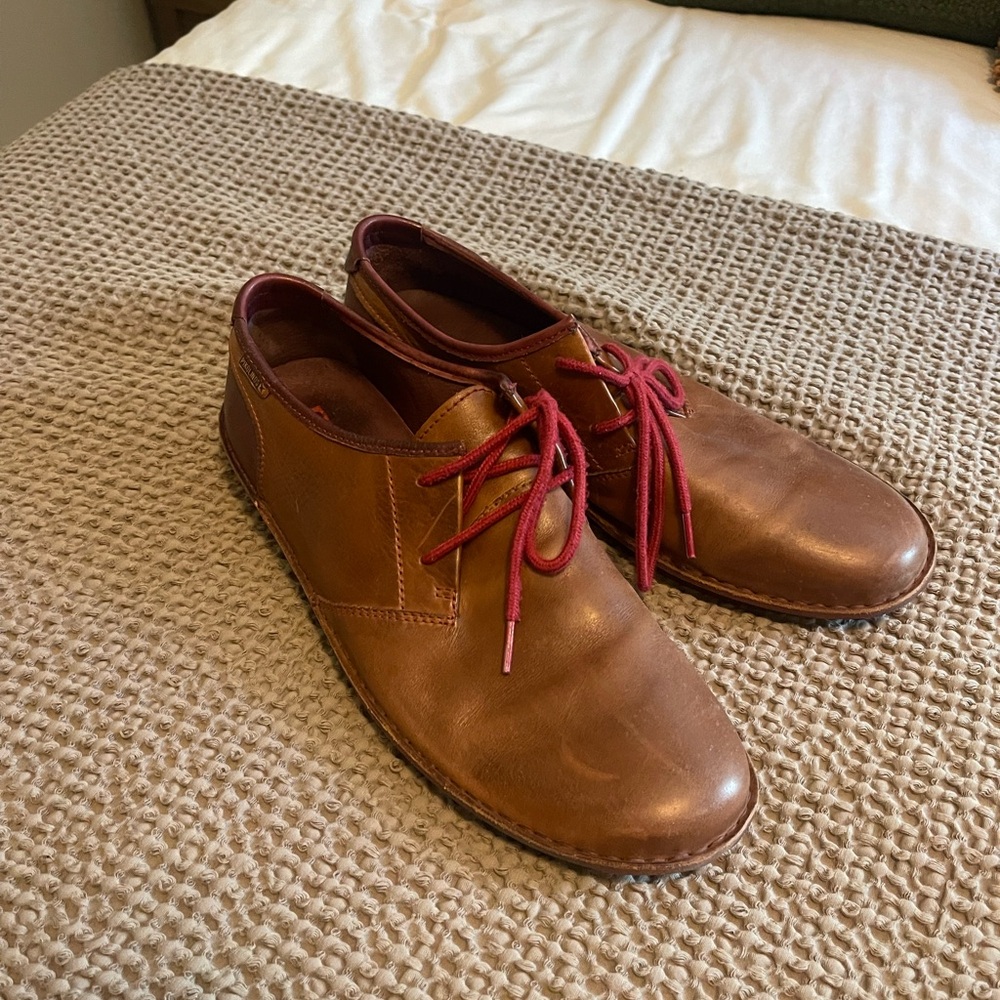 PIKOLINOS Men’s Brown Leather Sneakers with Red Laces